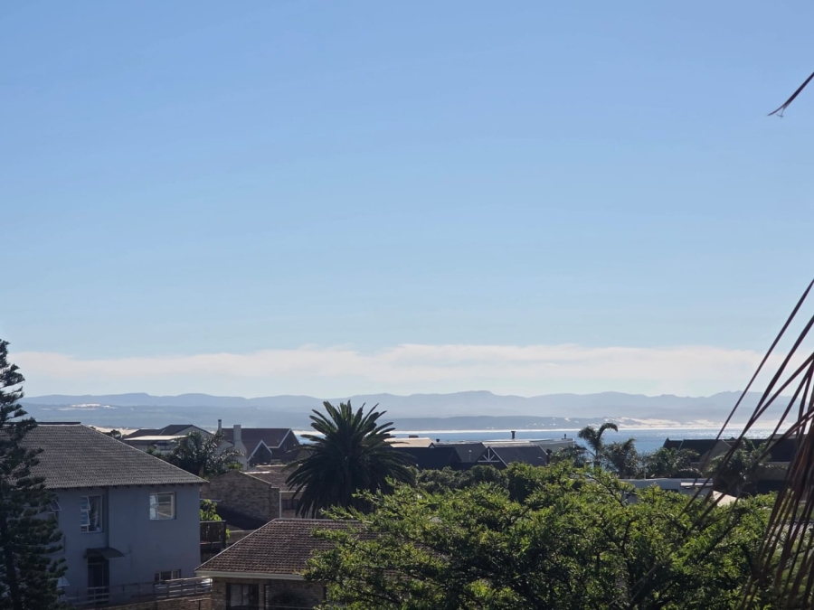 4 Bedroom Property for Sale in Wavecrest Eastern Cape